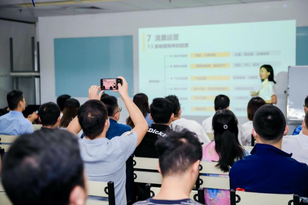 一年落地30场商家沙龙,美团外卖要做什么?-一点财经 一年落地30场商家沙龙,美团外卖要做什么?-一点财经