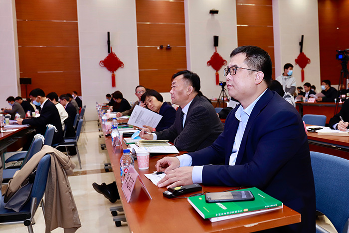 李志江董事长认真听取农业农村部副部长张桃林致辞.jpg 李志江董事长认真听取农业农村部副部长张桃林致辞.jpg