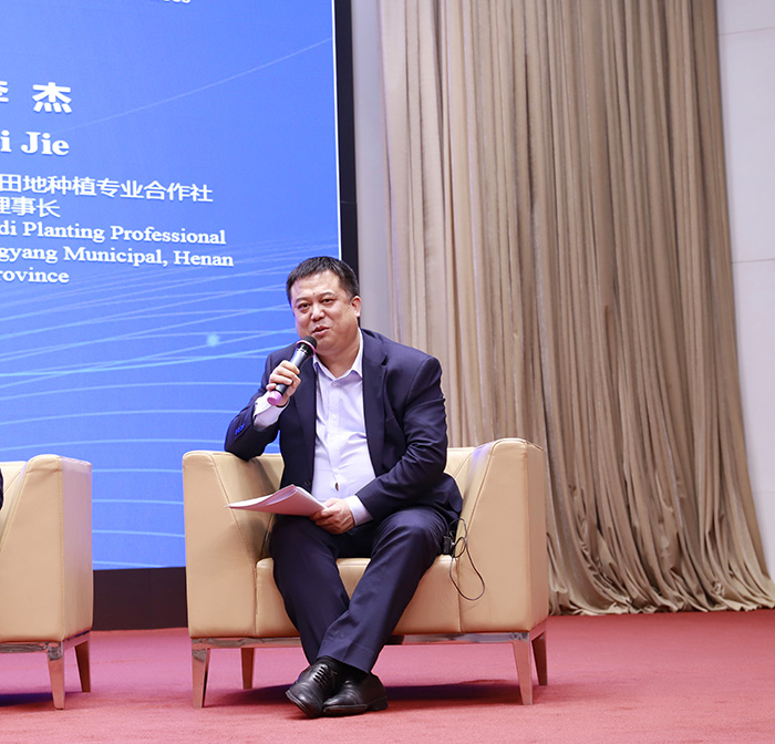 江西鑫邦生化有限公司董事长李志江就专家提问进行阐述.jpg 江西鑫邦生化有限公司董事长李志江就专家提问进行阐述.jpg